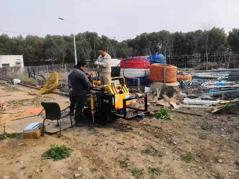 TLSY-5微型履帶式靜探車在作業(yè)中